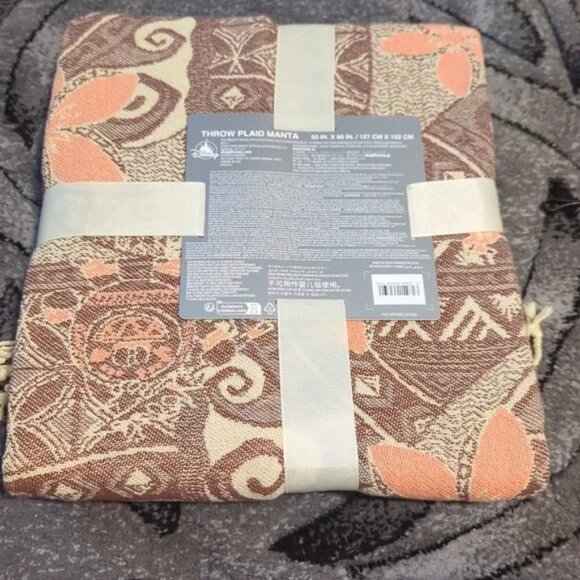 Disney Parks Moana Spotlight Kakamora Waves Flowers Throw brand new - Picture 4 of 16
